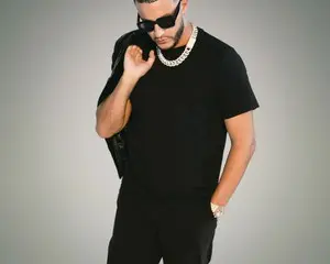 LISA(from BLACKPINK) 　パリ出身の世界的なDJ／プロデューサーDJスネイク新曲「SG」に参加！ パワフルなダンスでMVにも出演！！