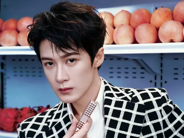 俳優・歌手の檀健次（タン・ジェンツー）が ヴァレンティノ ビューティ新作リップのキャンペーンに登場