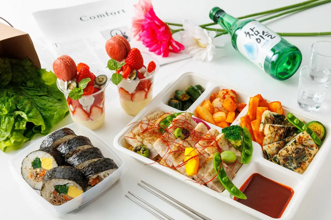 新大阪江坂東急REIホテル(メニュー:キムチ盛合せ、チヂミ、サムギョプサル、 キンパ、チシャ菜、タルギパフェ)