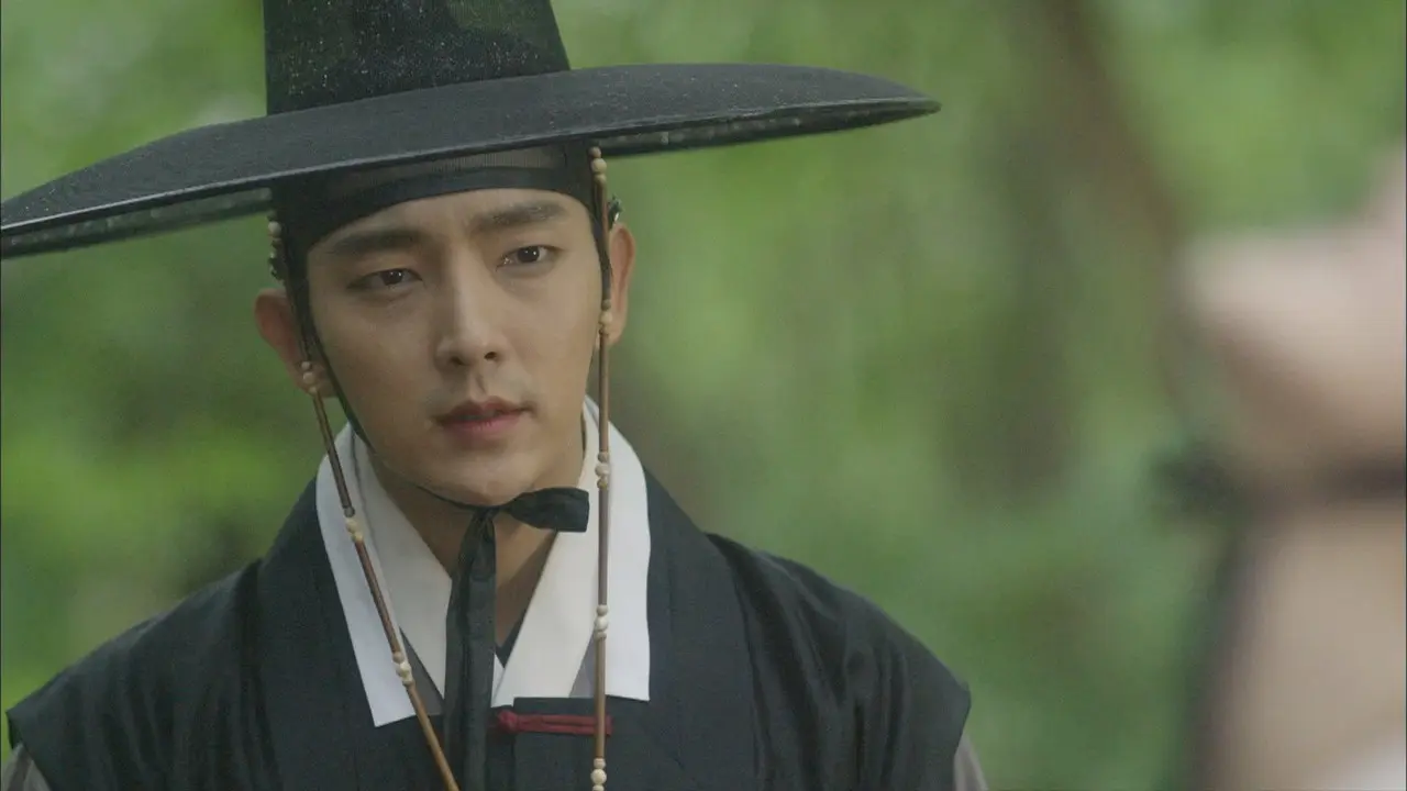 「夜を歩く士〈ソンビ〉」© 2015 MBC