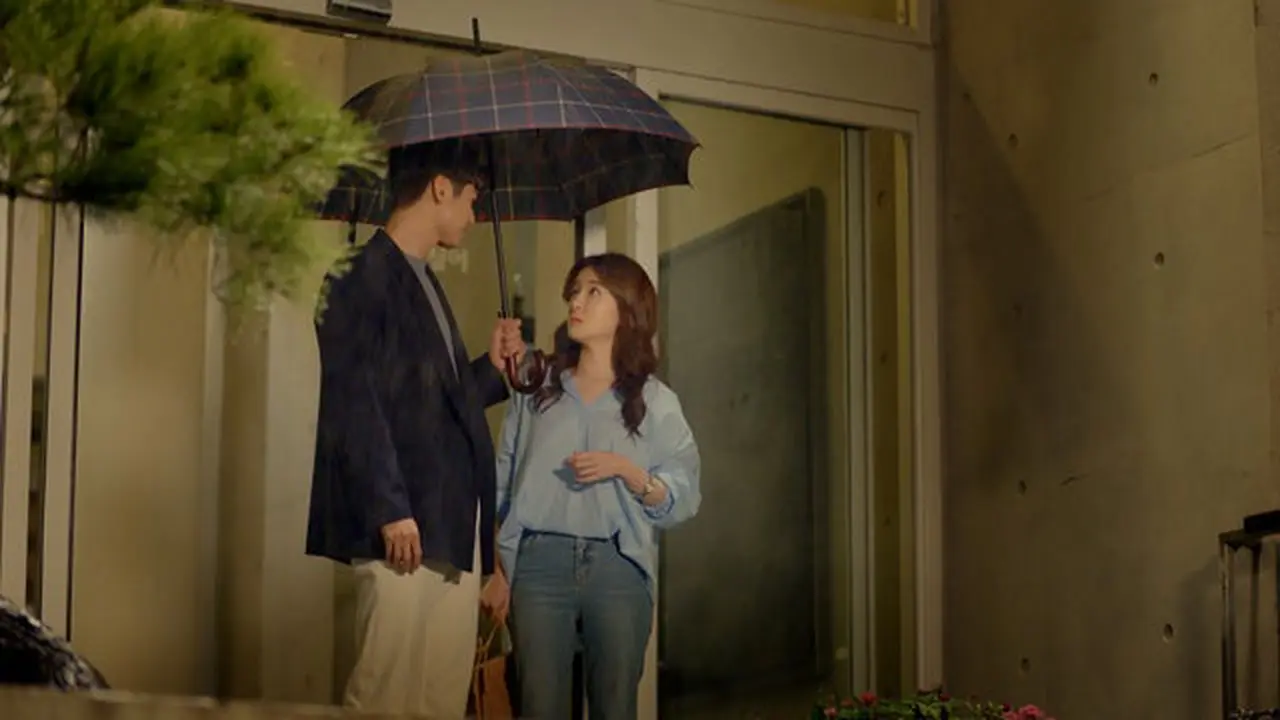 『まだ、慣れない30歳』 (左から)カン・ミンヒョク(CNBLUE)、チョン・インソン (C)Kakao M Corp.