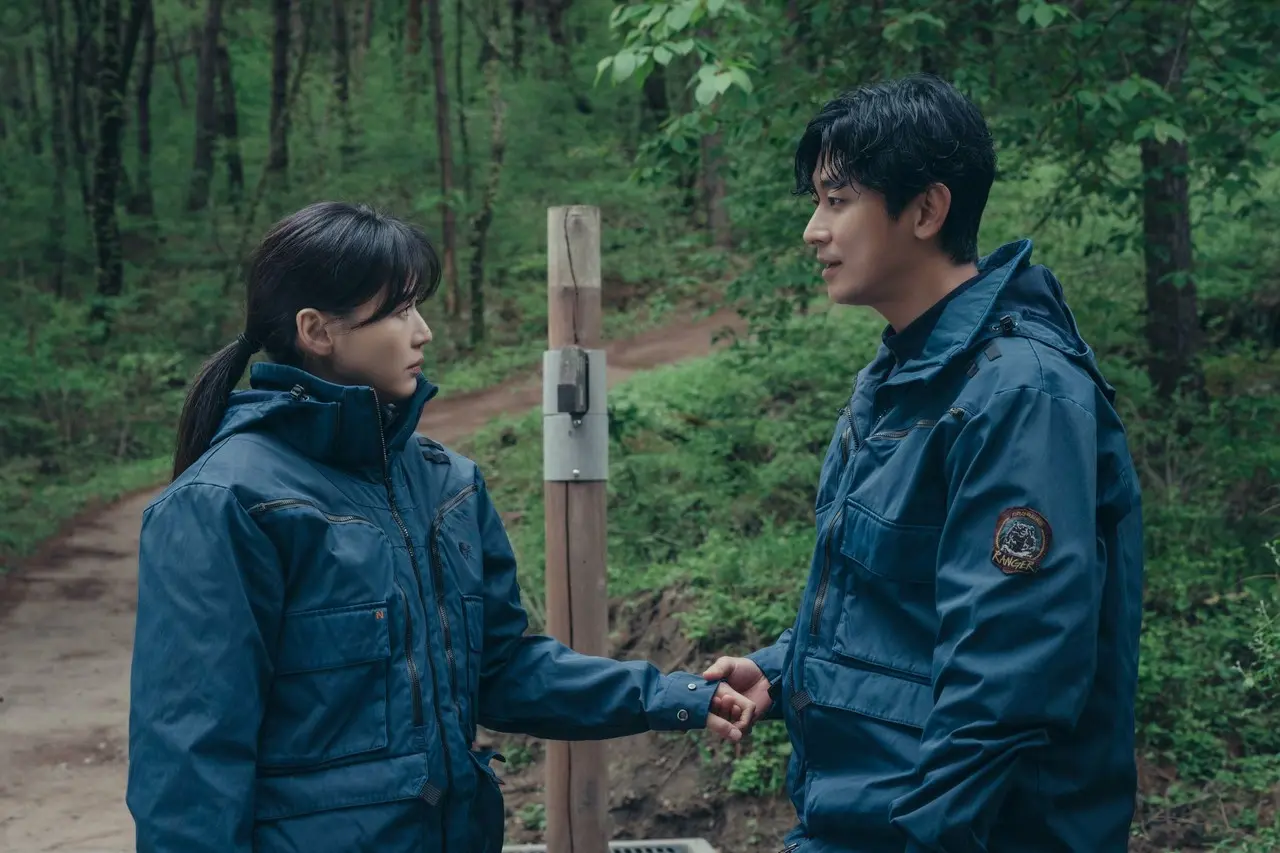 「智異山<チリサン>~君へのシグナル~」© ASTORY CO., LTD. & IQIYI INTERNATIONAL SINGAPORE PTE. LTD. All rights reserved.