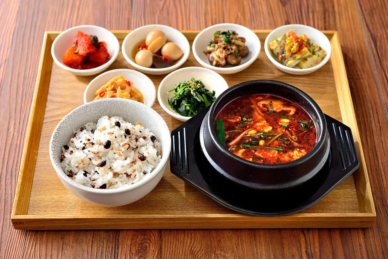 選べるスープと五穀米の韓定食