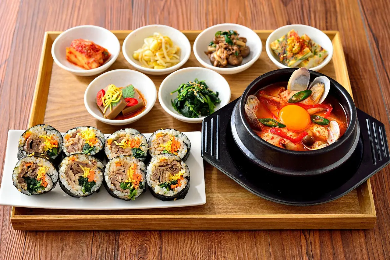 選べるスープとプルコギキンパの韓定食