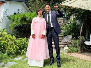 チョン・イル、母親シム・ヨンオク教授の定年退職を祝う…「これからも応援します」