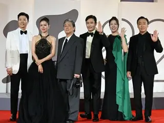 “「パラサイト」のように優れた作品”と海外メディア絶賛…ベニスへ渡った映画「仕方ない」チーム、“金獅子賞”獲得なるか