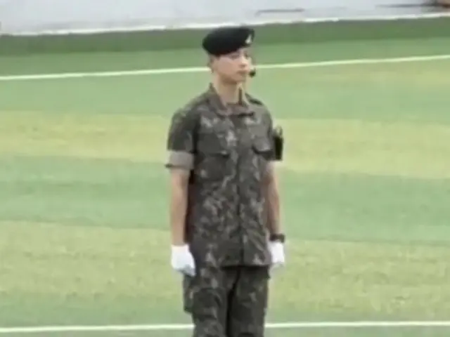 「ASTRO」チャウヌ、修了式に訓練兵代表として参加…「軍指揮部も激励」