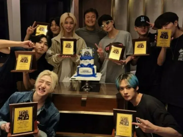 J.Y. Park（パク・チニョン）、ビルボード初記録達成「Stray Kids」に純金をプレゼント