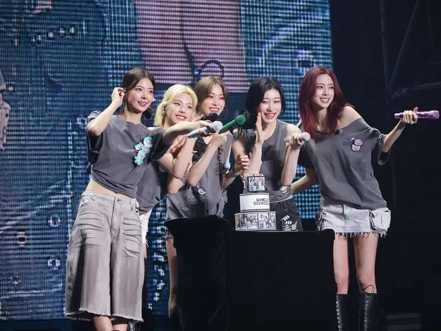 「ITZY」、ファンミで再契約をサプライズ発表「7年は短く、できなかったことが多い」