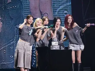 「ITZY」、ファンミで再契約をサプライズ発表「7年は短く、できなかったことが多い」