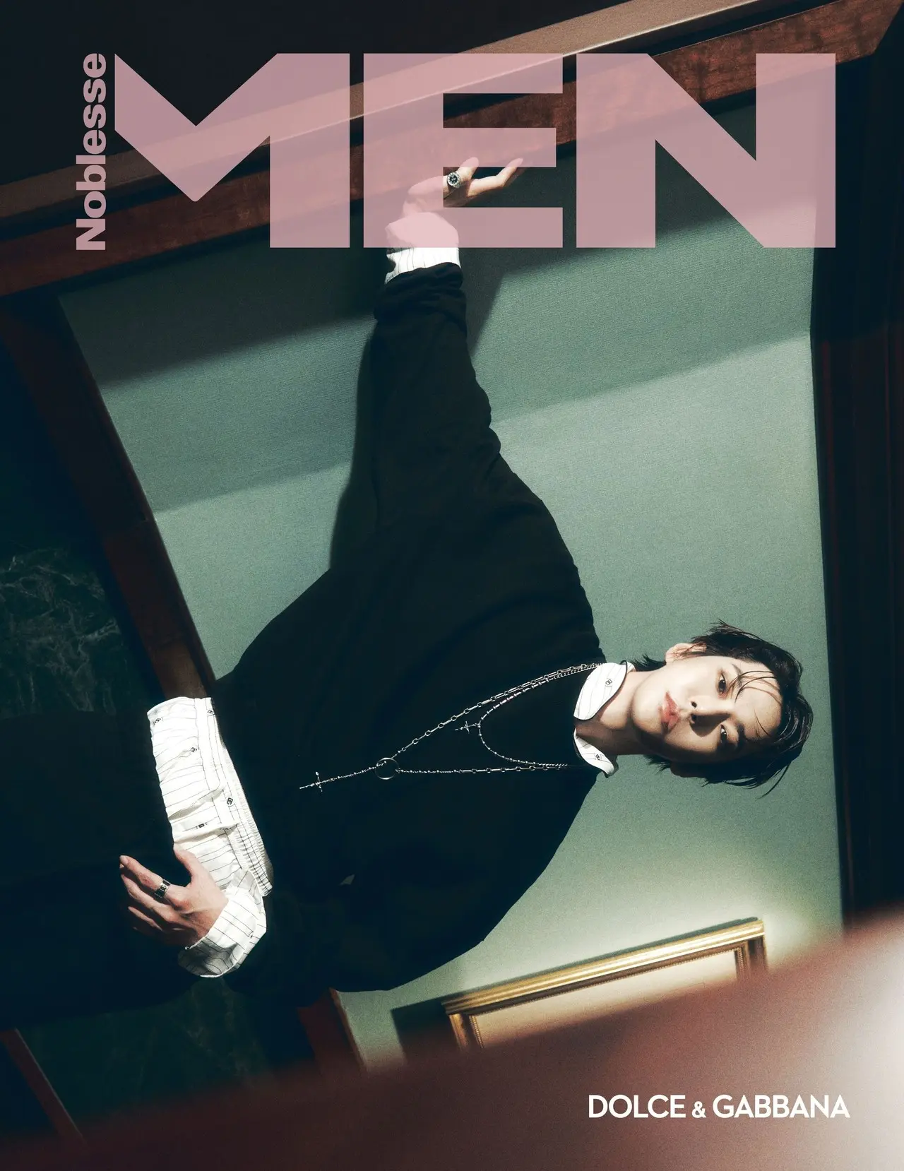 NCT」ドヨン、タキシードにアニマル柄コートまで..致命的な
