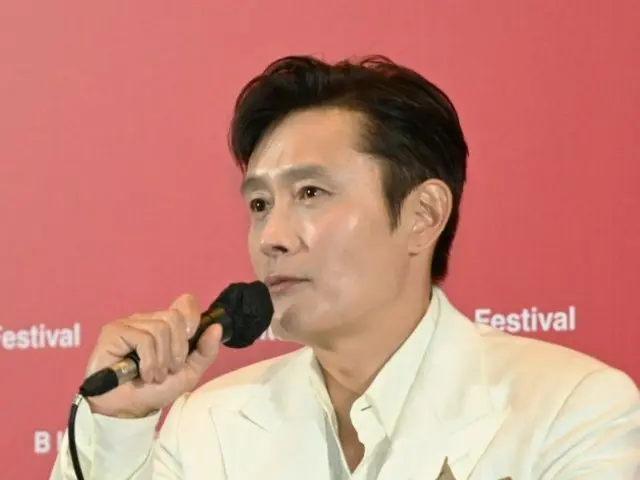 映画「仕方ない」イ・ビョンホン、「私が踊るシーン、『母なる証明』のキム・ヘジャ先輩を思い浮かべた」