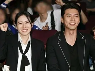 俳優ヒョンビン、妻ソン・イェジンの7年ぶり映画復帰を応援…試写会に駆けつけ笑顔+指ハートポーズ