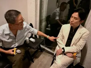 “人生を振り返る静寂”ユ・ヒヨル、坂本龍一さん楽曲盗作疑惑から3年で初の公の場…現代カード副会長と対談の場