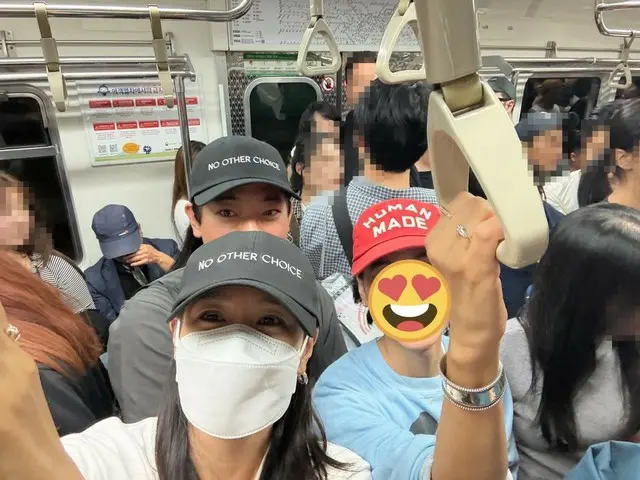 女優ソン・イェジン、満員の電車に乗って帰宅？