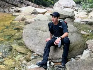 俳優キム・スヒョン、6か月ぶりに近況公開「一人で登山している」…故キム・セロンさん側との泥沼の争い