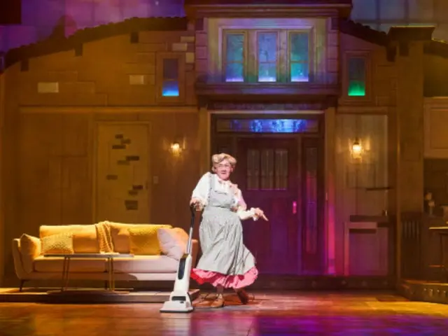 「SHINee」ミンホ出演の演劇から俳優ファン・ジョンミン出演ミュージカルほか「天女銭湯」「マリー・キュリー」まで…韓国連休で見ごたえのある公演勢揃い