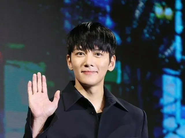 チ・チャンウク、パリのファッションウィークを輝かせる