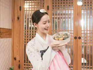 「少女時代」ユナ、美しい韓服姿で秋夕のあいさつ
