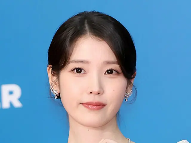 IU（アイユー）、秋夕前に再び美談…「21世紀の大君夫人」のスタッフ全員に5万円相当の商品券プレゼント