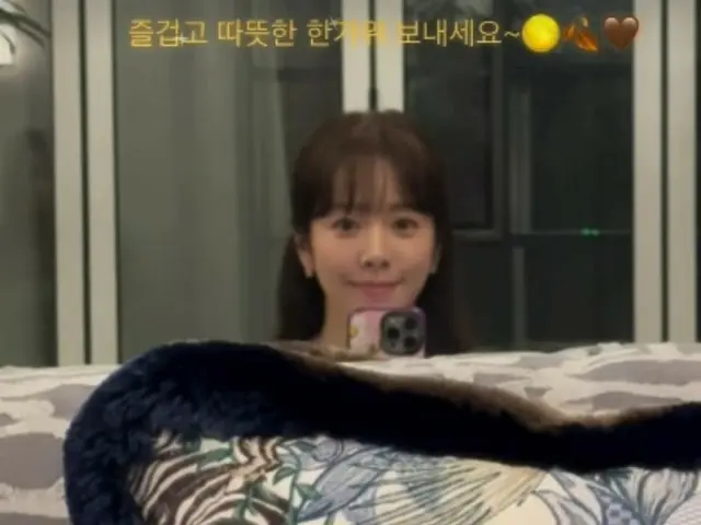女優ハン・ジミン、ソファーの後ろからひょっこり…“ラブリー秋夕”のあいさつ