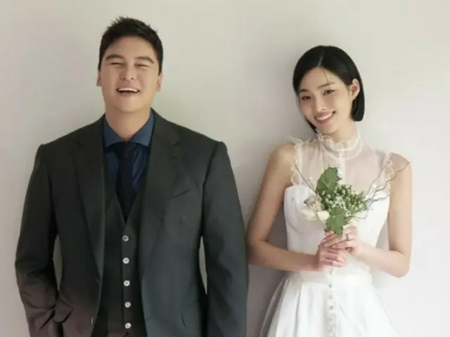 幸せグラビア大放出…イ・ジャンウ&チョ・ヘウォンカップル、スリムになったビジュアルに“サプライズ”