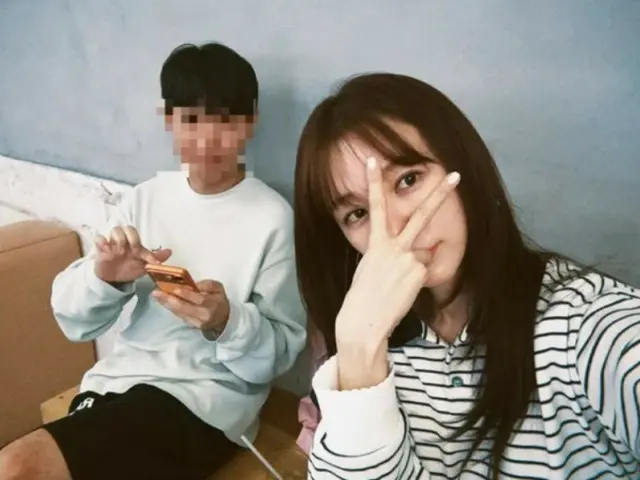 女優ユン・ウネ、男性と親しげな姿…いったい誰とカフェデート？