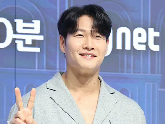 歌手キム・ジョングク、妻のシルエットを隠そうと映像を非公開に？…「常識的ではない話が拡散」と釈明