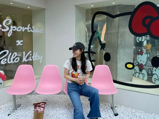 「結婚作詞 離婚作曲」シリーズの俳優パク・ジュミ、これで50代？…白Tにジーンズ姿でまるで大学生のようなビジュアル