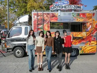 「LE SSERAFIM」、大学をサプライズ訪問…「SPAGHETTI」を振る舞いパフォーマンスも披露