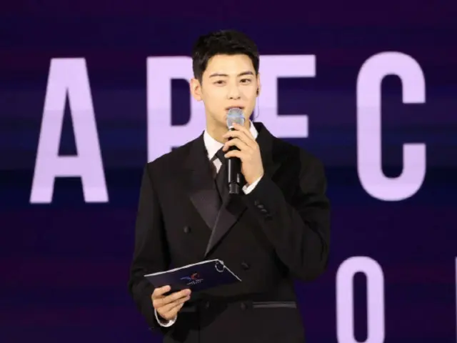 チャウヌ（ASTRO）、「APEC」を輝かせた顔の天才…“国防省が承認するに値する”