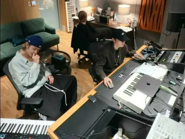 「TXT」ヨンジュン、レコーディングスタジオでのライブを公開…初のソロアルバムで“ヨンジュンコア”に期待