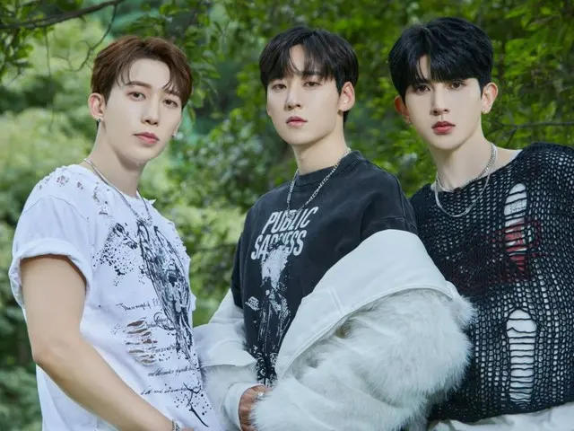 「UKISS」出身のフン、ケビン、キソプが新グループ名「UX1（ユーエックスワン）」を発表、新たな出発を知らせた！