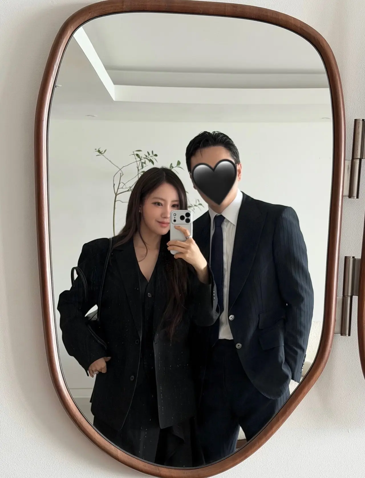 ヒョミン（T-ARA）、金融マンの夫とウンジョンの結婚式に同伴出席…仲