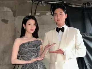 “グァンシク&エスン”変わらずだね…俳優パク・ボゴム&IU（アイユー）、久しぶりに「おつかれさま」夫婦ショット