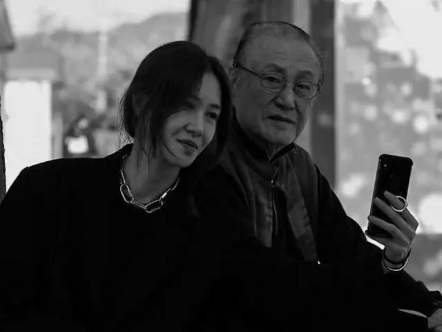 俳優オム・テウンの妻、父の葬儀を終える…「コメントが力になった」