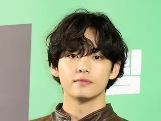 「BTS」V、ソウルの主要スポットが誕生日のお祝いムードに…漢江の巨大オブジェから各地の大型広告まで