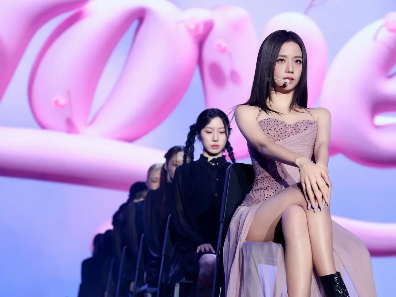 公演レポ】JISOO（BLACKPINK）、初の来日ファンコンサート開催「楽しく