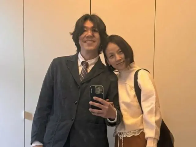 イ・ヒョリ（Fin.K.L）＆イ・サンスン、並んで結婚式に出席…お呼ばれスタイルも格別な夫婦