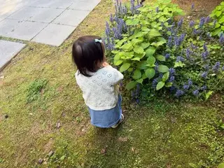 女優イ・ミンジョン＆イ・ビョンホンの末っ子、とても小さくてラブリーで「花より美しいかわいい娘」