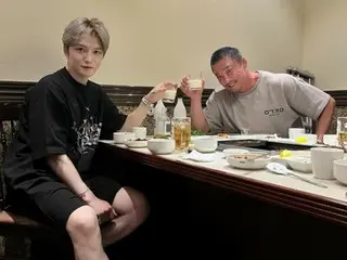 ジェジュン、秋山成勲に会った…「70歳になって旅行に行くなら健康でいよう」