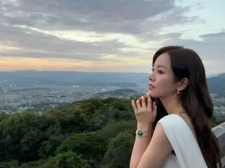 女優ハン・ジミン、脇腹の開いたドレス姿を公開...清純女神から一転セクシーさを見せる