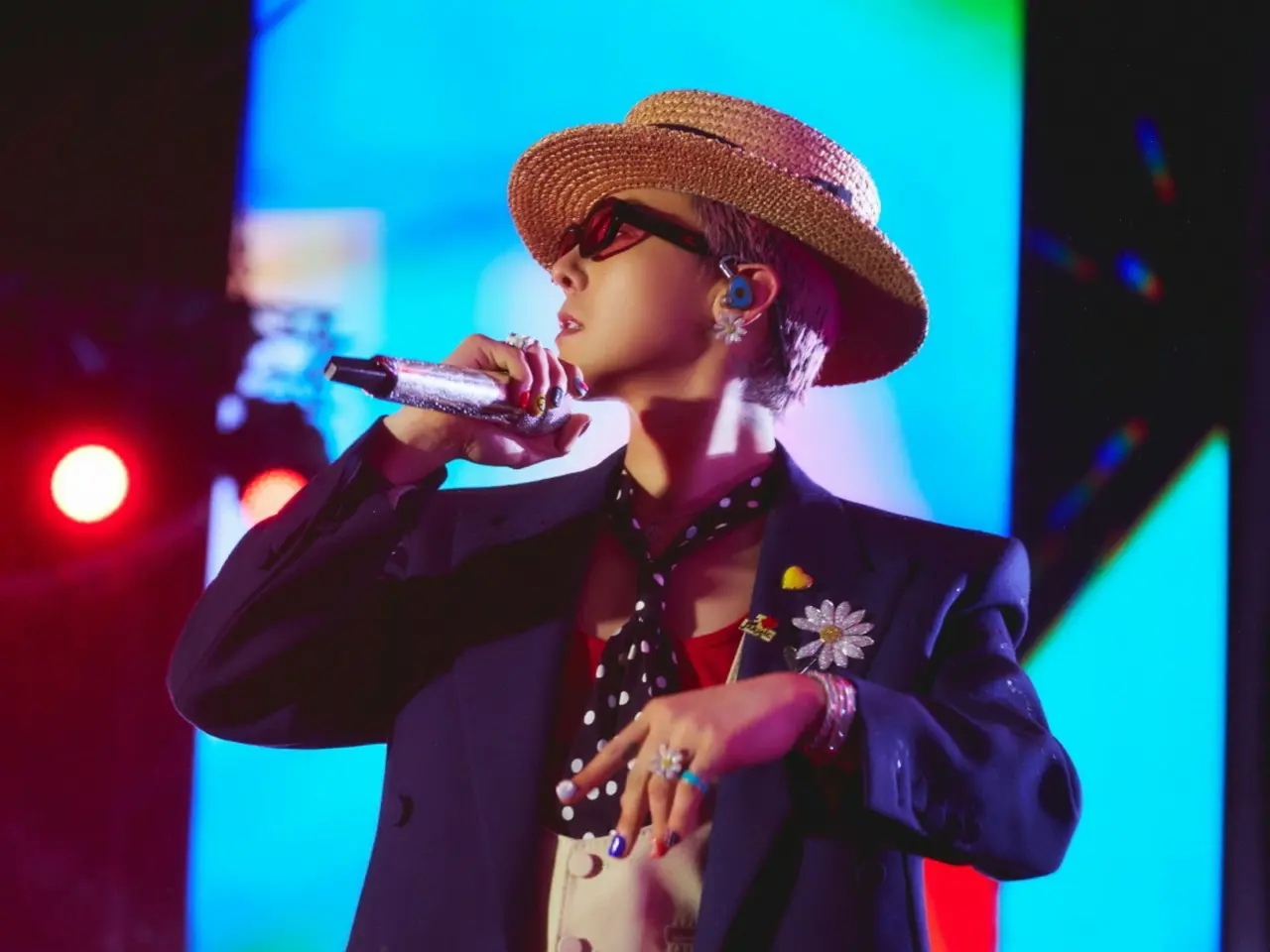 G-DRAGON、13年ぶりベトナム公演で熱唱の大成功