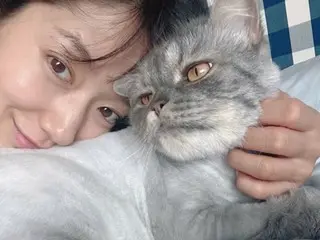 パク・シネ、ペットの猫を抱きしめて甘い密着セルカ