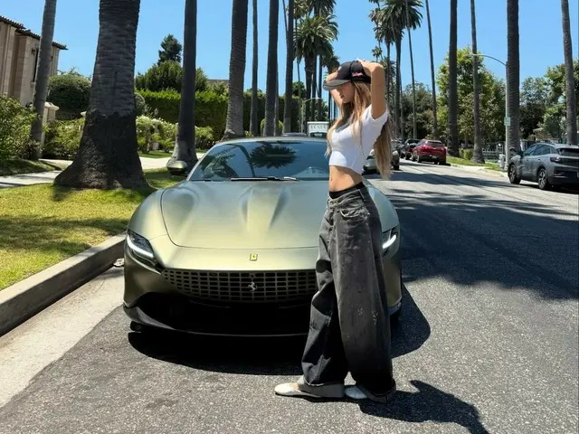 「BLACKPINK」LISA、スーパーカーでアメリカドライブ…ラグジュアリーな日常公開