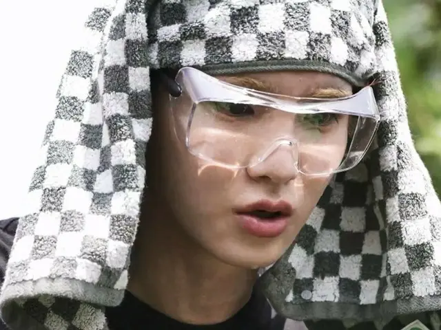 「SHINee」キー、炎天下でジャングルのようなテラスの草刈り作業＝「私は1人で暮らす」