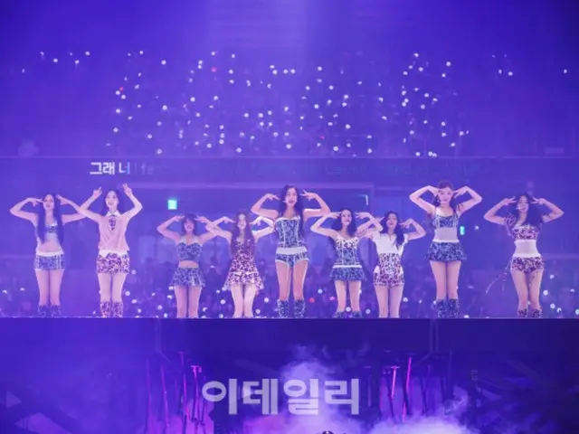 「TWICE」、ワールドツアー開幕…解放型ステージ＆華やかな演出で没入度UP