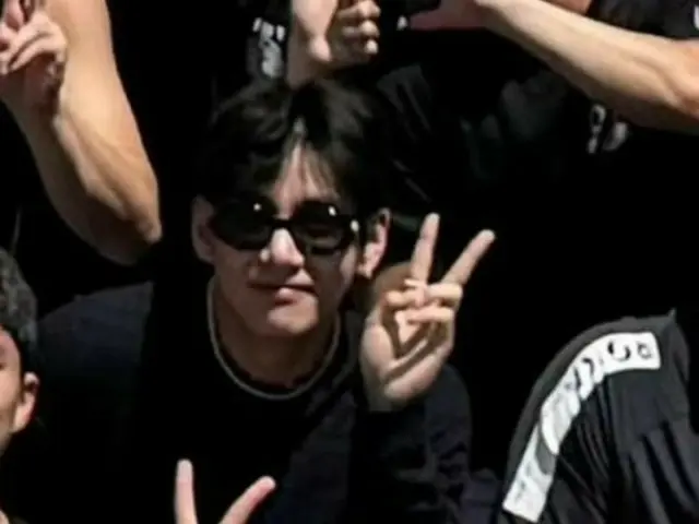 「BTS」V、後任の除隊式参加のために再び部隊を訪問…深い戦友愛