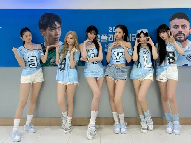 「IVE」、サッカー試合での衣装にネットユーザーから賛否両論