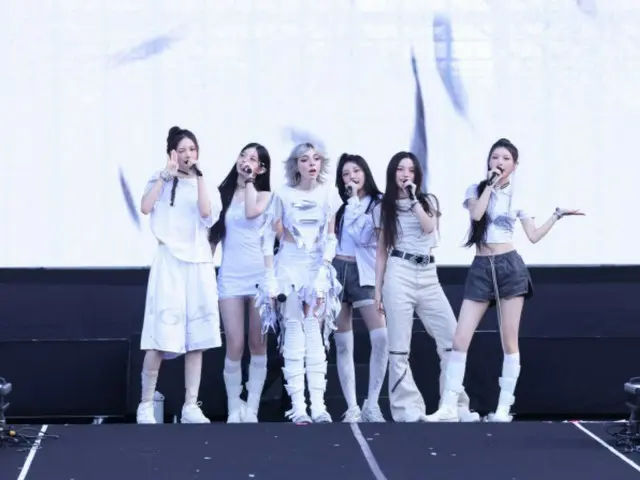 「ILLIT」、カナダ出身歌手ソフィー・パワーズとコラボ曲「jellyous」の合同ステージが実現…「次元が違った」